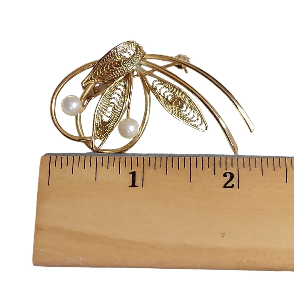 Vintage Gold Filigree and Pearl Swirl Brooch